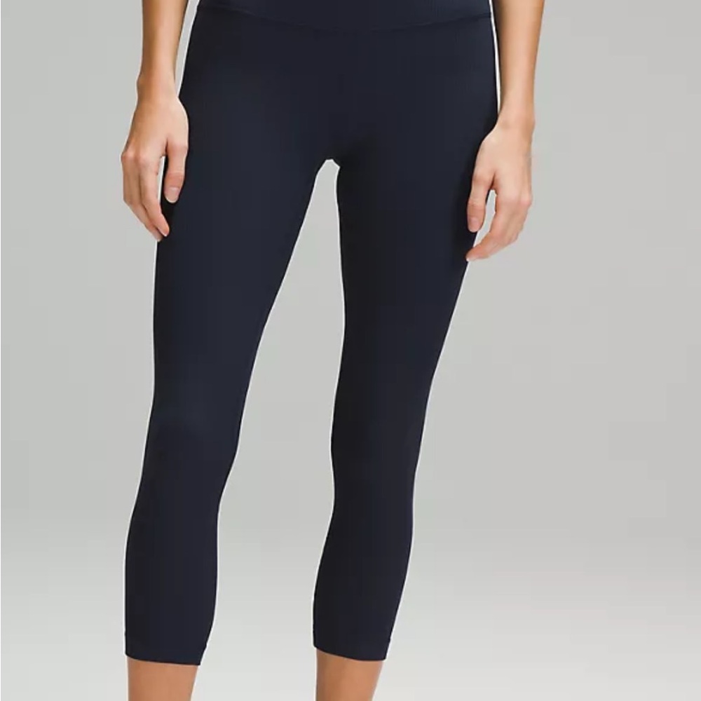 lululemon Navy size 4 Align High-Rise Ribbed Crop 23” & sports bra (size 6)
